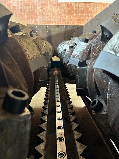 Refurbished VECOPLAN VNZ 3000 TWIN SHAFT 264 KW