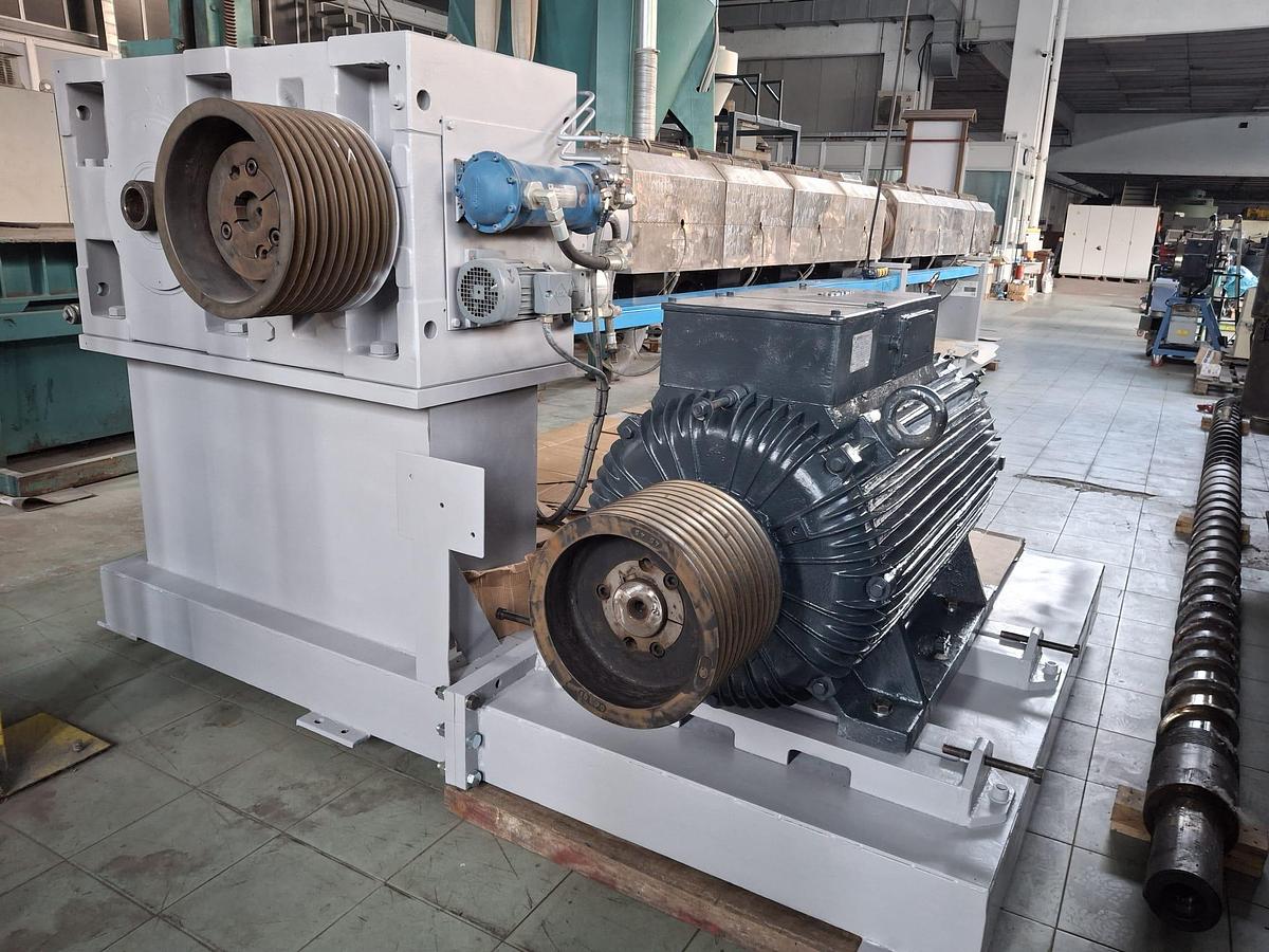 Refurbished extruder 160 mm. 50 LD 2x degassing with energy saving IR heaters