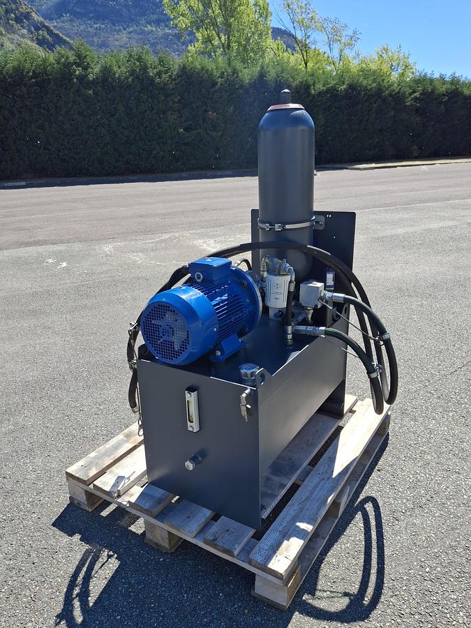 Used USED TECNOVA EXTRUSION LINE 130 mm.500-600 kg/h