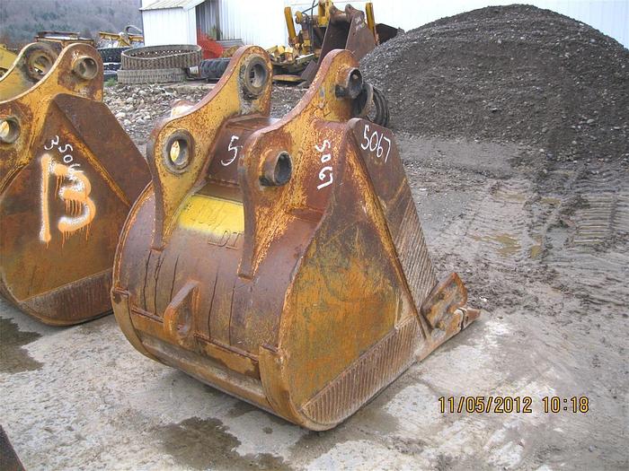 Used 33"/36" GP BUCKET, 5 TEETH, SIDE SUTTERS, 90mm PIN SIZE, 13 3/4" FACE SPREAD,...