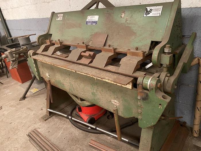 Used Microcut V-412-6 Manual Box & Pan Folder