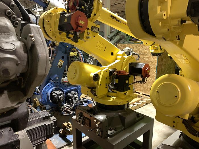 Used FANUC R2000iC/125L 6 AXIS CNC ROBOT WITH R30iB CONTROLLER, IR VISION, 125KG X 3,100 MM H REACH