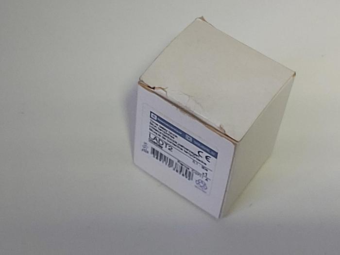 2 Stück Hilfsschalterblock zeitverzögert, LADT2, 0,1-30s, Schneider neuwertig