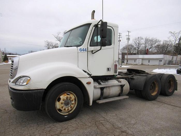 Used 2005 FREIGHTLINER COLUMBIA 120