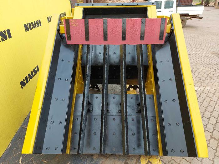 Used Grizzly Feeder w/ Vibrating motors