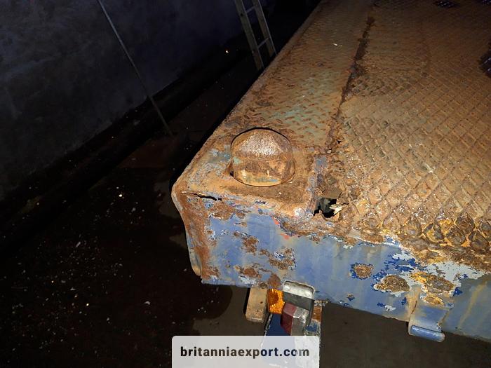 Used 1990 FRUEHAUF Tri axle on springs with twist locks for containers
