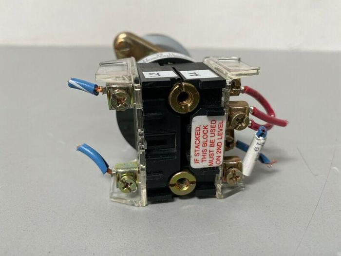 Used Allen-Bradley 800H-QPB24 Series C Illuminated Push Button Switch 24V