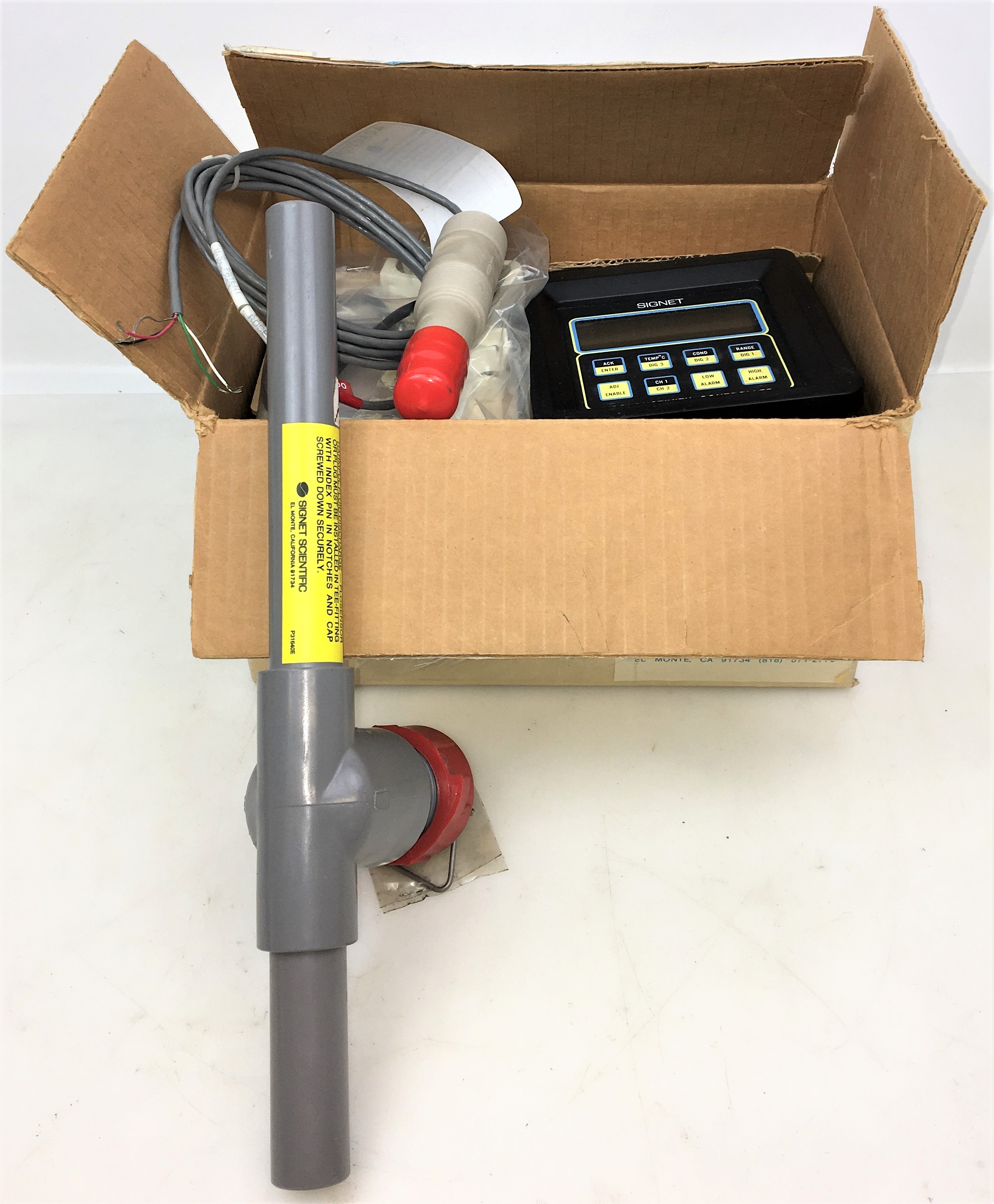 New Open Box Signet MK811A-3 Conductivity Controller with Sensor