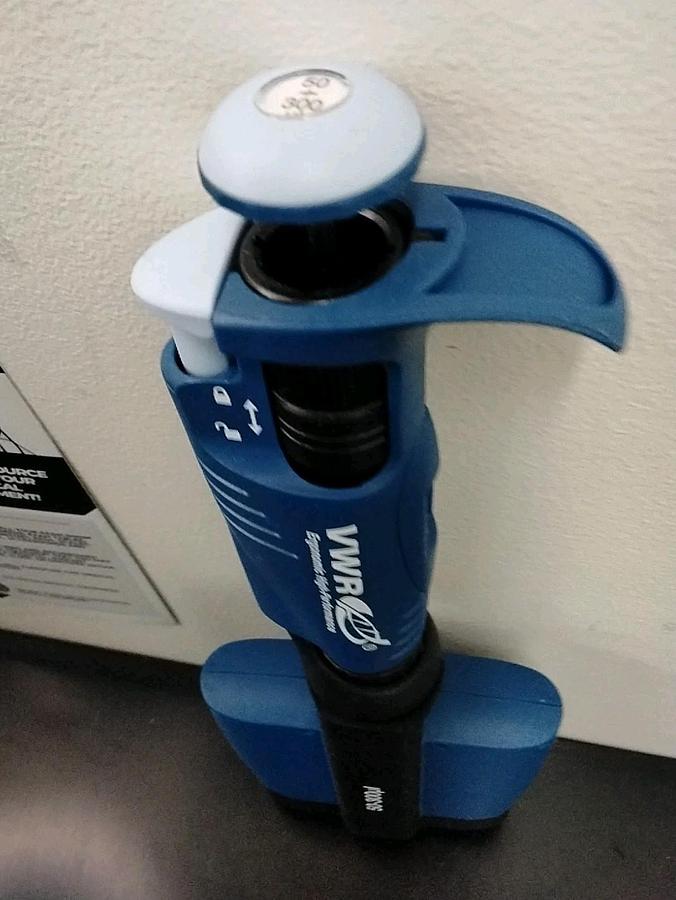 Used VWR  Ergonomic High Performance  8-channel  Pipette Pipettor 30-300ul