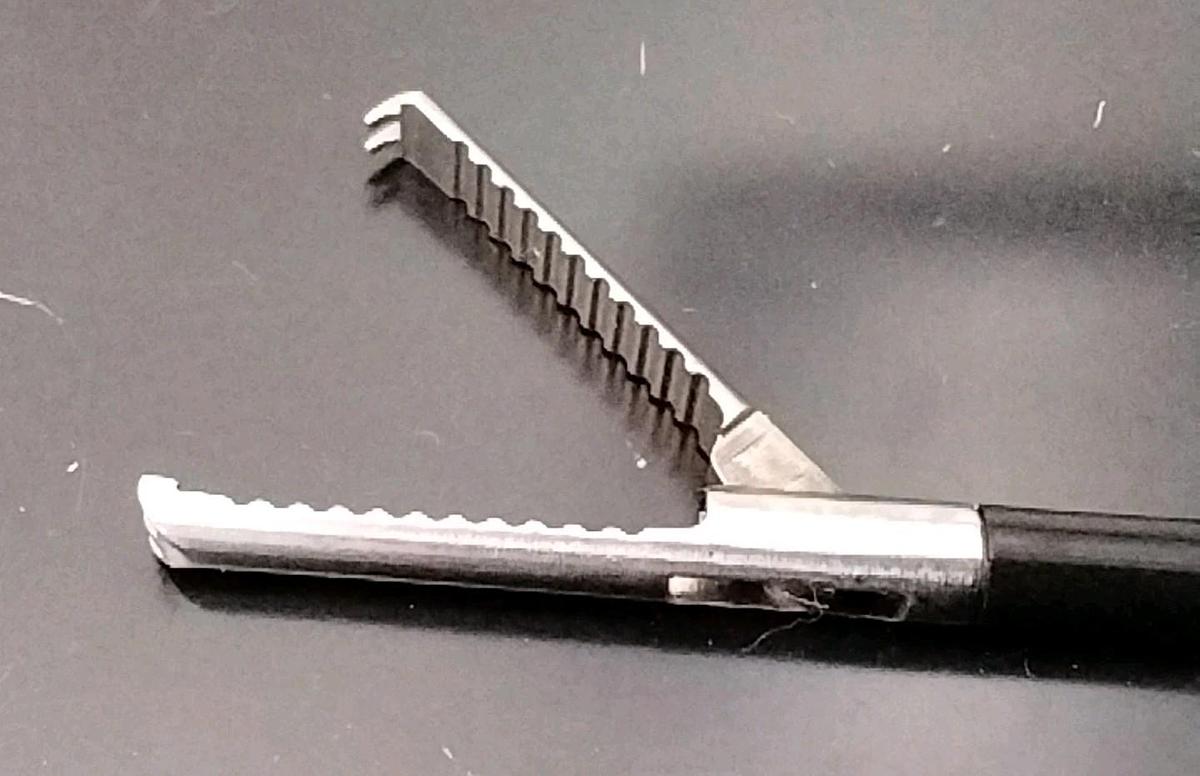 Used Richard Wolf 8383.4897 Retraction Grasper with Two Teeth 310mm Working Length