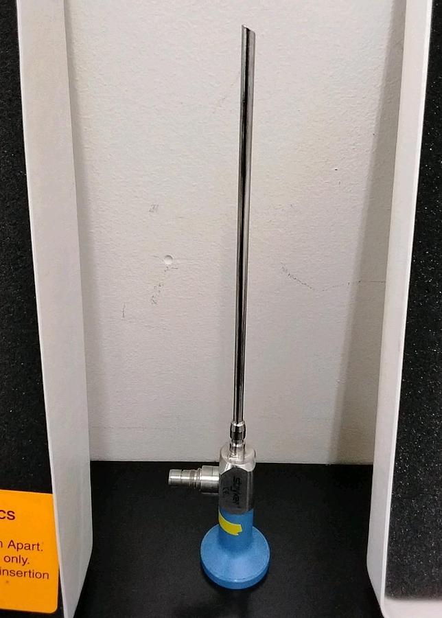 Used Stryker 502-477-031 4mm x 30 ° Autoclavable Arthroscope W/Protective Case