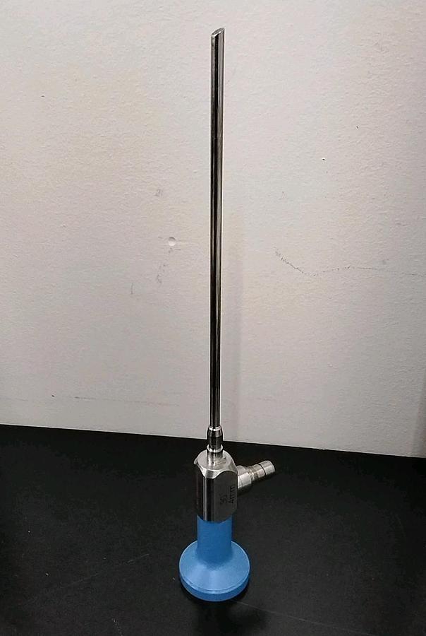 Used Stryker 502-477-031 4mm x 30 ° Autoclavable Arthroscope W/Protective Case