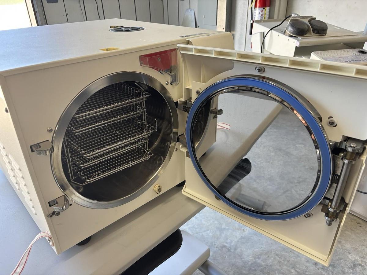 Used TUTTNAUER AUTOCLAVE EZ11 PLUS 28.5L STEAM STERILIZER UNIT