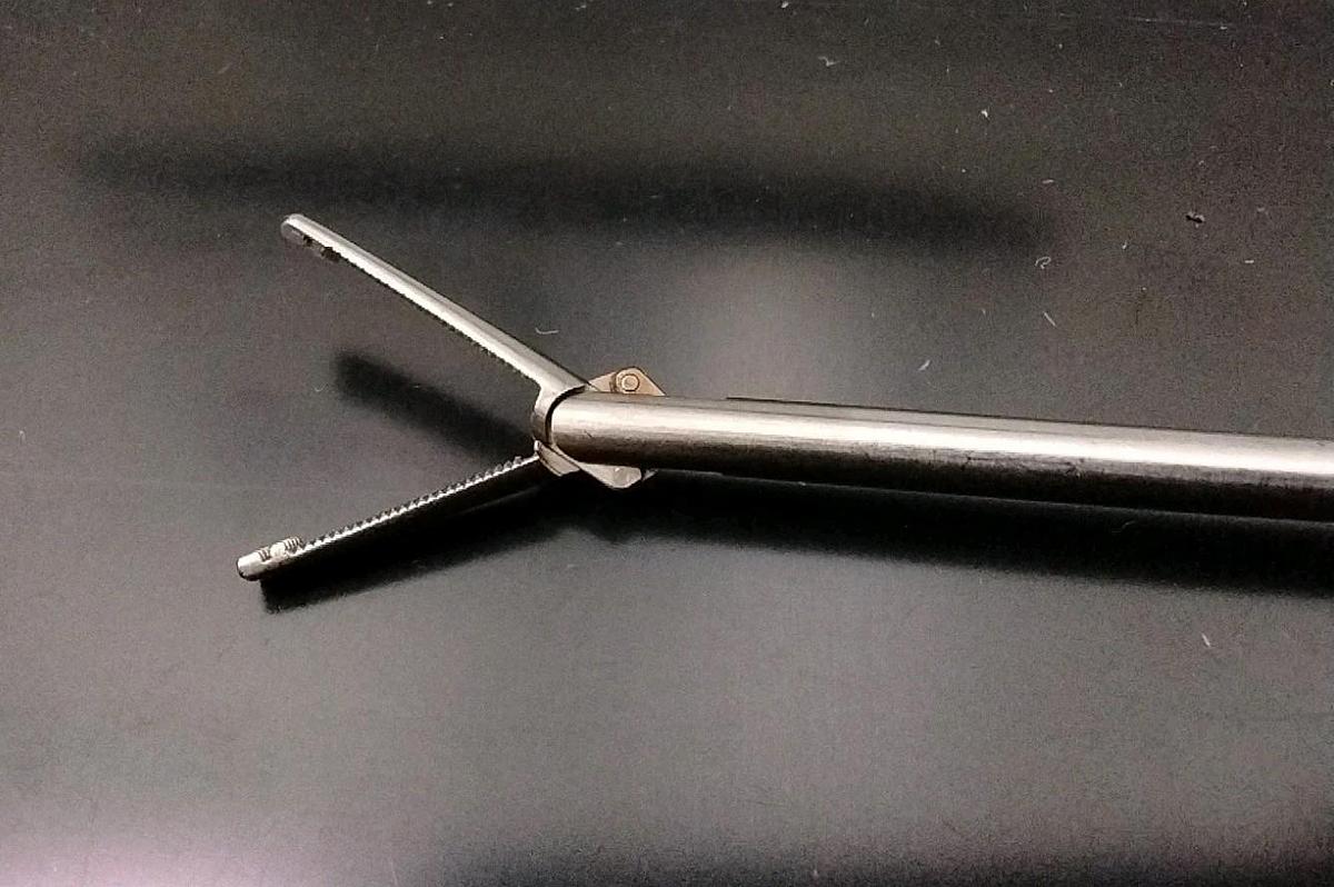 Used Jarit Surgical Atrau-Allis 20mm Jaw Grasping Forceps Laparoscopic B625-114LL