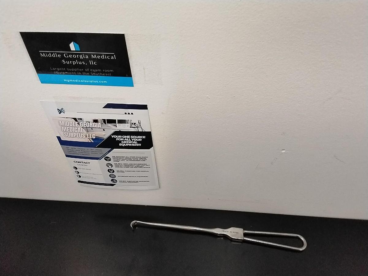 Used Von Mueller NL1003 Vein Retractor, Cushing Straight Plain Edge 8 3/4 Inch