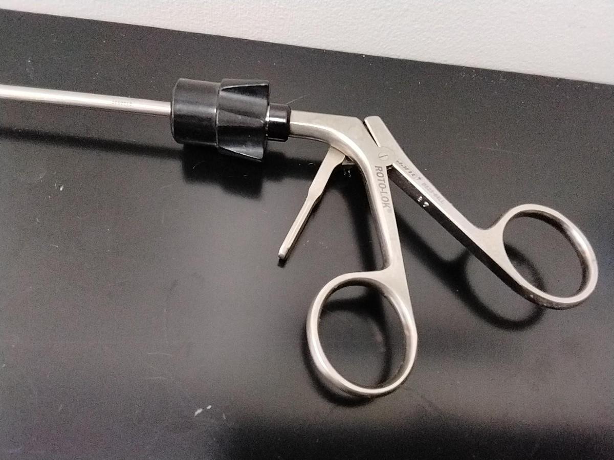 Used Jarit Surgical Atrau-Allis 20mm Jaw Grasping Forceps Laparoscopic B625-114LL