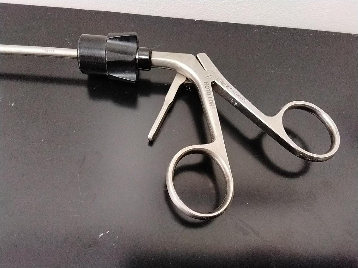 Used Jarit Surgical Atrau-Allis 20mm Jaw Grasping Forceps Laparoscopic B625-114LL