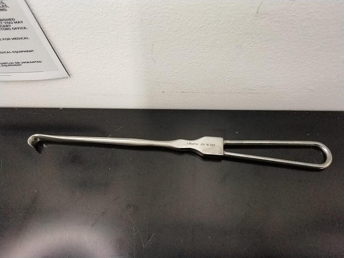 Used Von Mueller NL1003 Vein Retractor, Cushing Straight Plain Edge 8 3/4 Inch