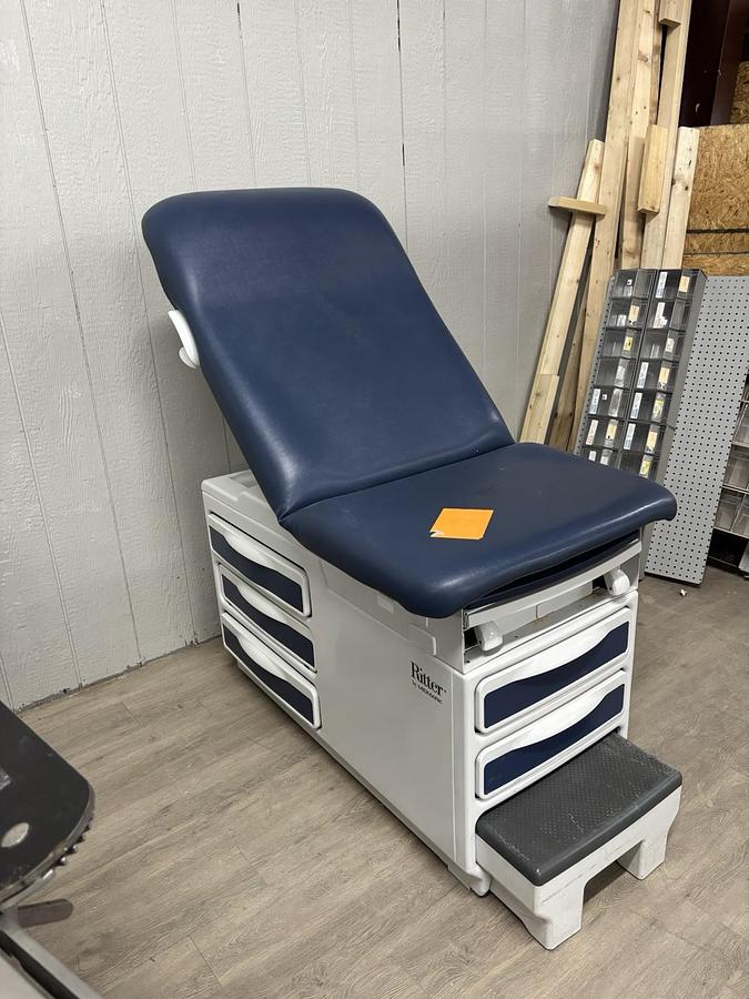 Used Pre-Owned Midmark Ritter 204 Exam Table Excellent Condition Drawer Warmer/Pelvic