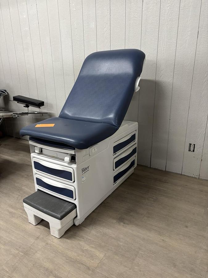 Used Pre-Owned Midmark Ritter 204 Exam Table Excellent Condition Drawer Warmer/Pelvic