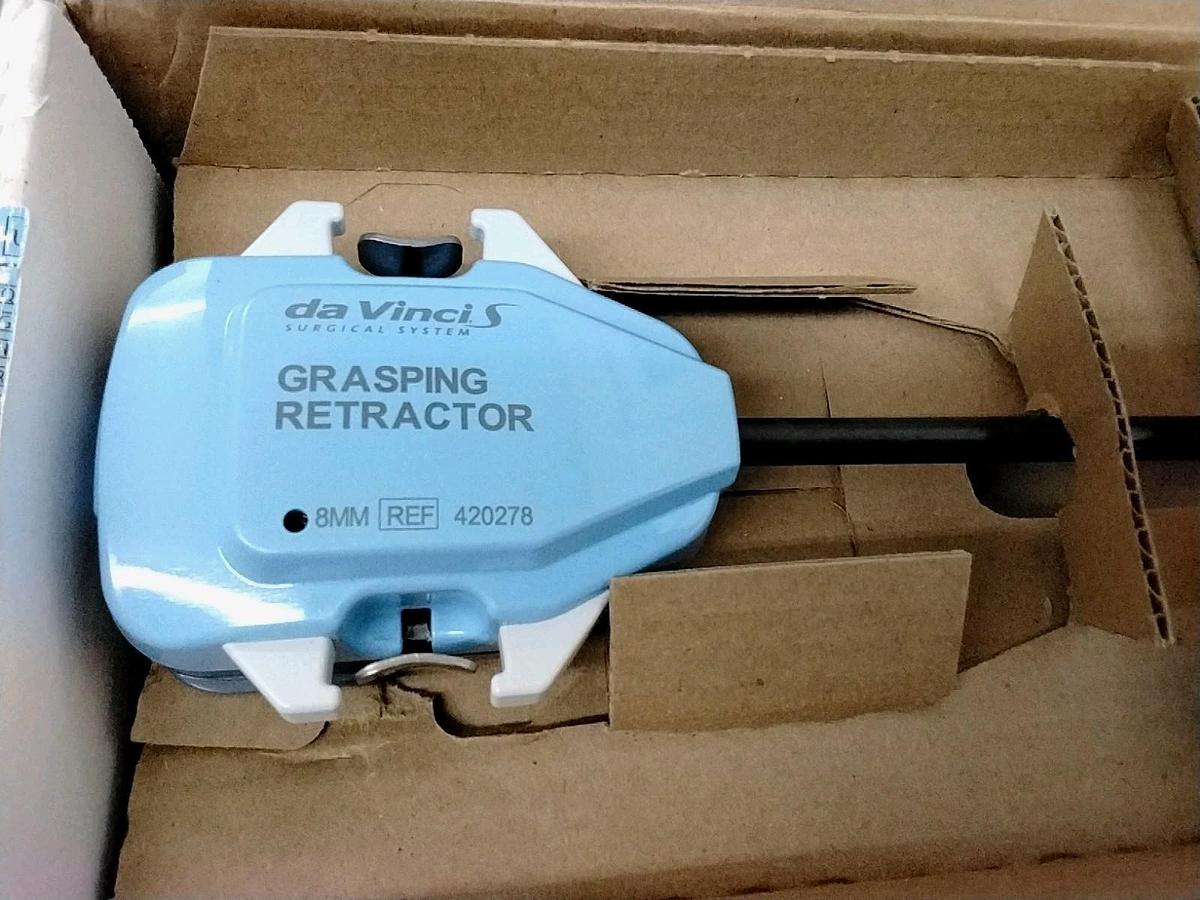 Used Da Vinci 420278 Intuitive Surgical 8mm Grasping Retractor