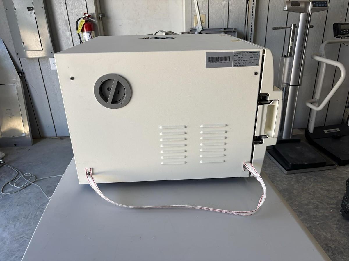 Used TUTTNAUER AUTOCLAVE EZ11 PLUS 28.5L STEAM STERILIZER UNIT