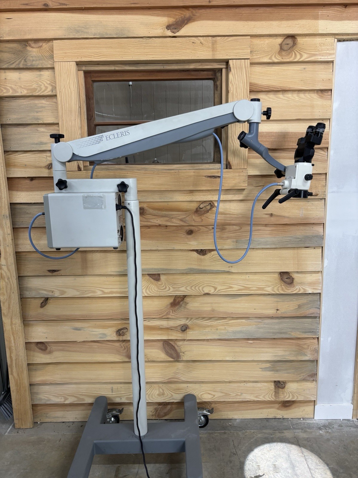 Used Ecleris Microstar Microscope U10M100F with Ecleris XENOLUX 180 Light Source