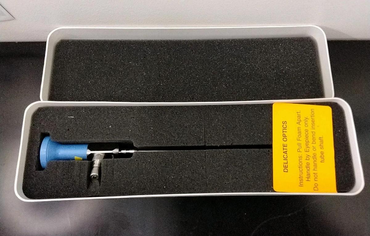 Used Stryker 502-477-031 4mm x 30 ° Autoclavable Arthroscope W/Protective Case