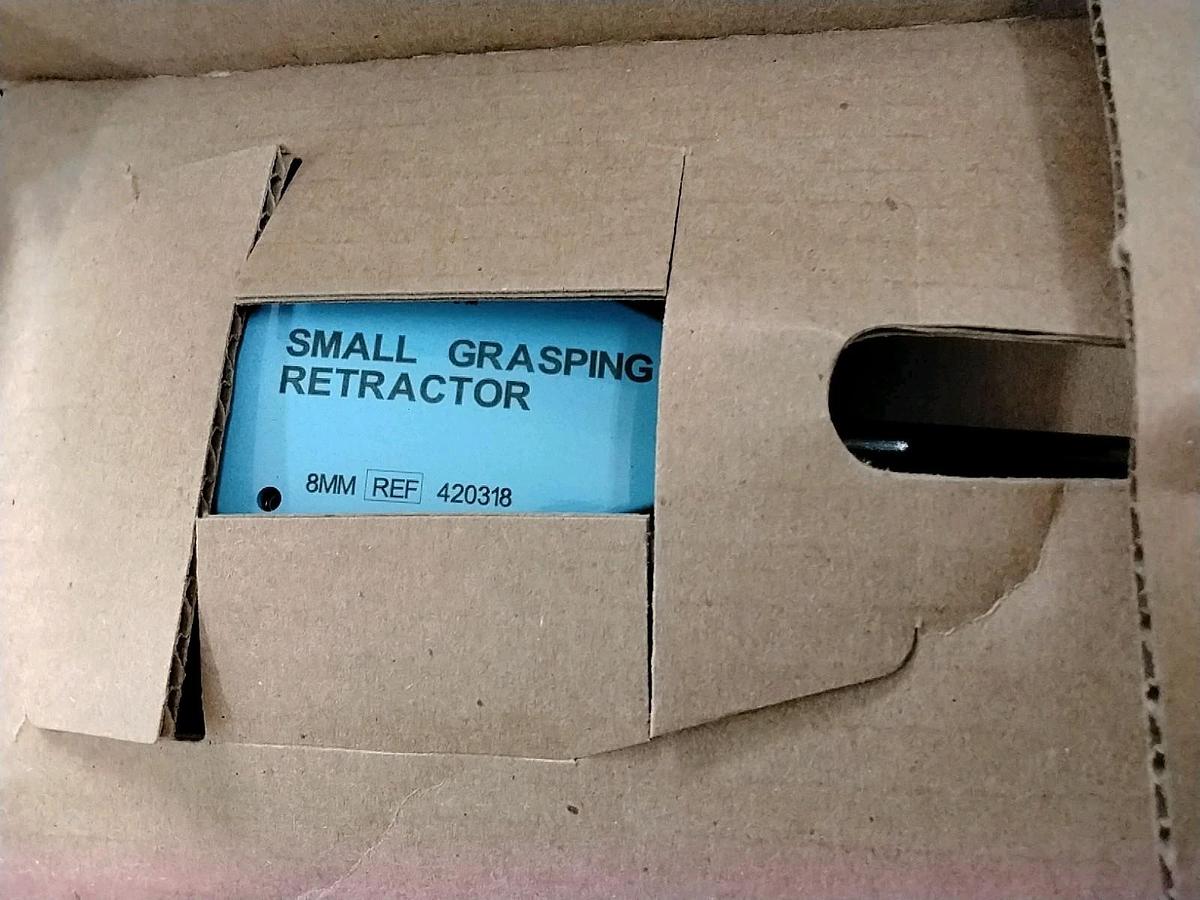 Used INTUITIVE SURGICAL Da VINCI SMALL GRASPING RETRACTOR 420318