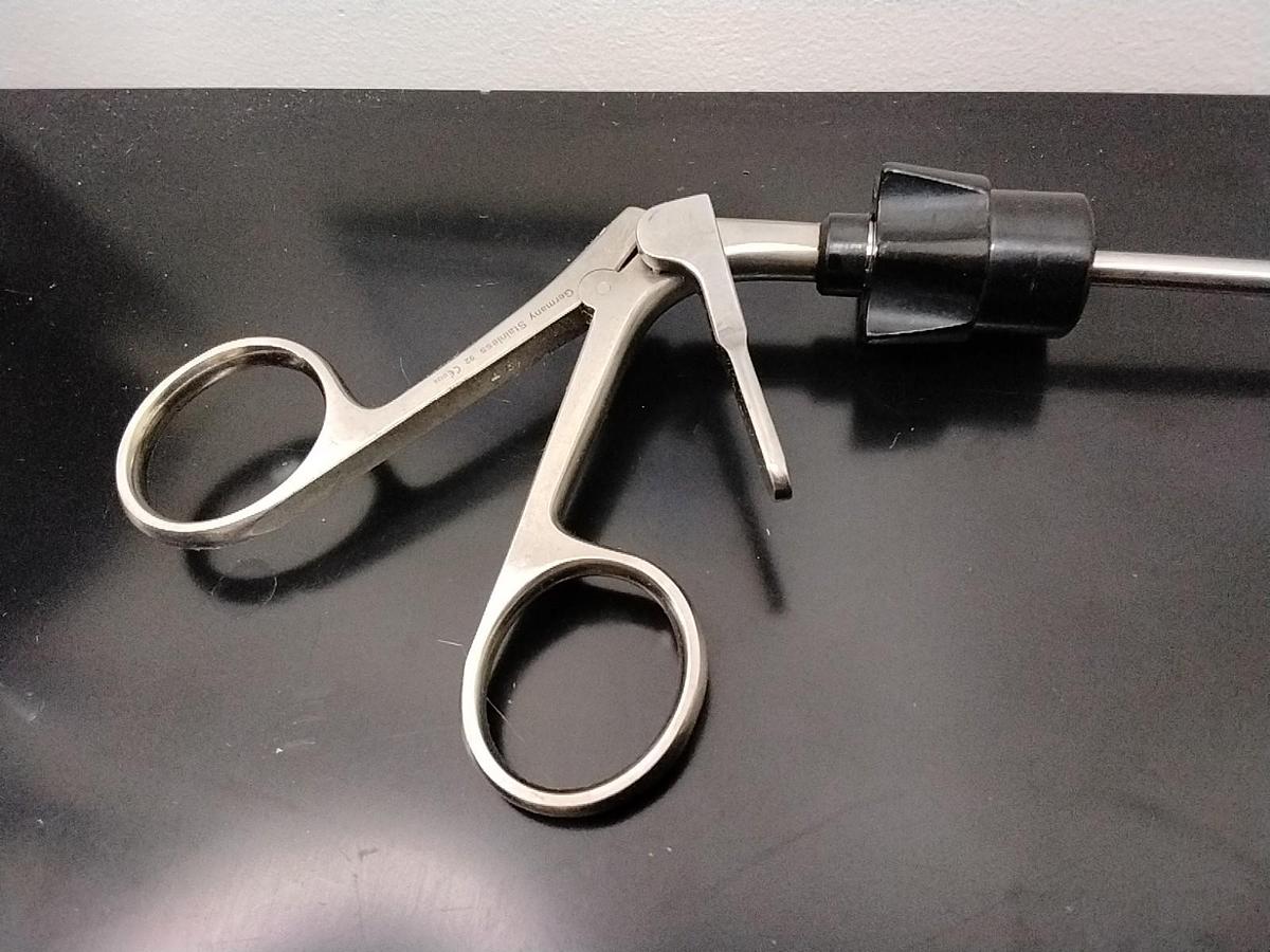 Used Jarit Surgical Atrau-Allis 20mm Jaw Grasping Forceps Laparoscopic B625-114LL