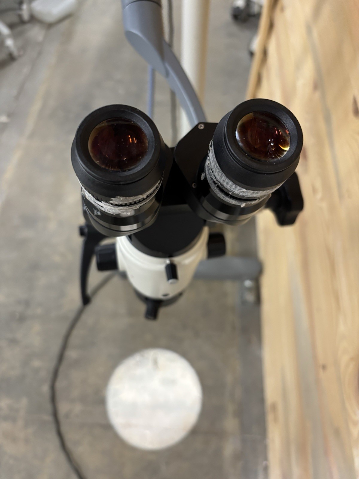 Used Ecleris Microstar Microscope U10M100F with Ecleris XENOLUX 180 Light Source
