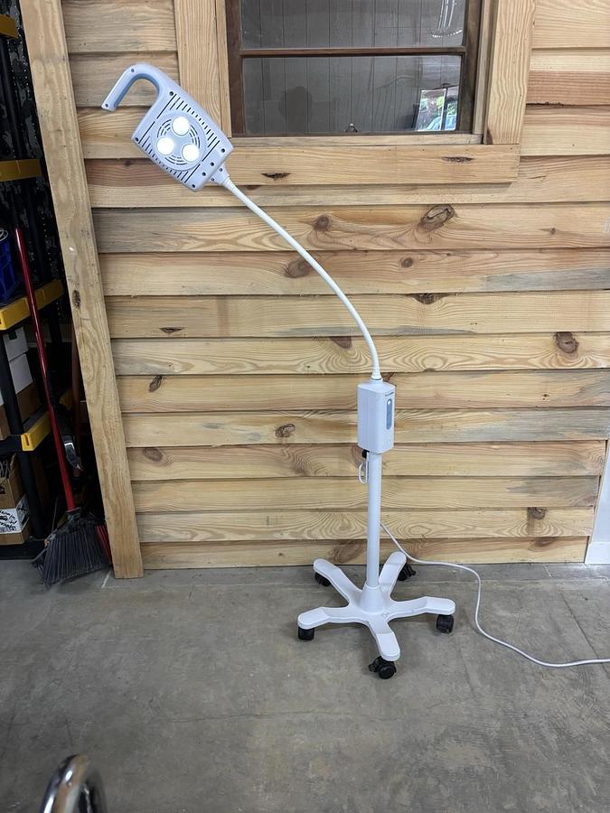 Used Welch Allyn LED Green Series GS 600 Minor Procedure Light Mobile #44400 GS600