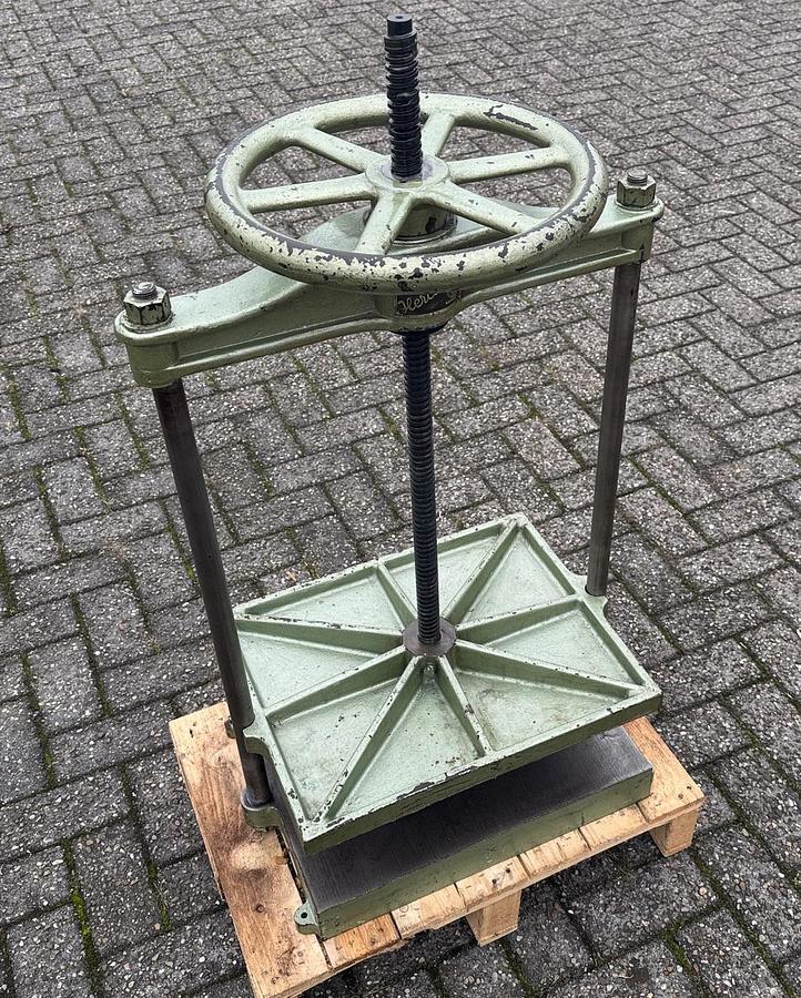 Used Hercules  5040