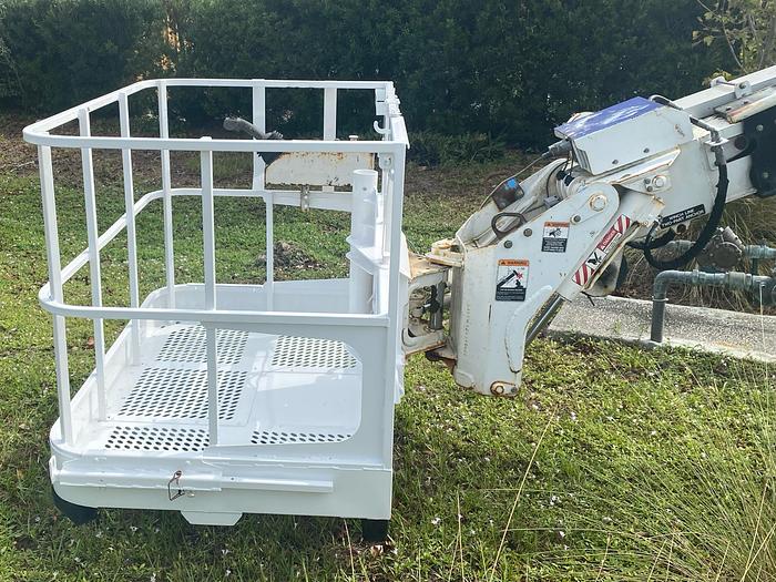 Used Altec LS63 on 2015 International 4300 SBA 4x2 Reg Cab Flatbed Truck - M37501