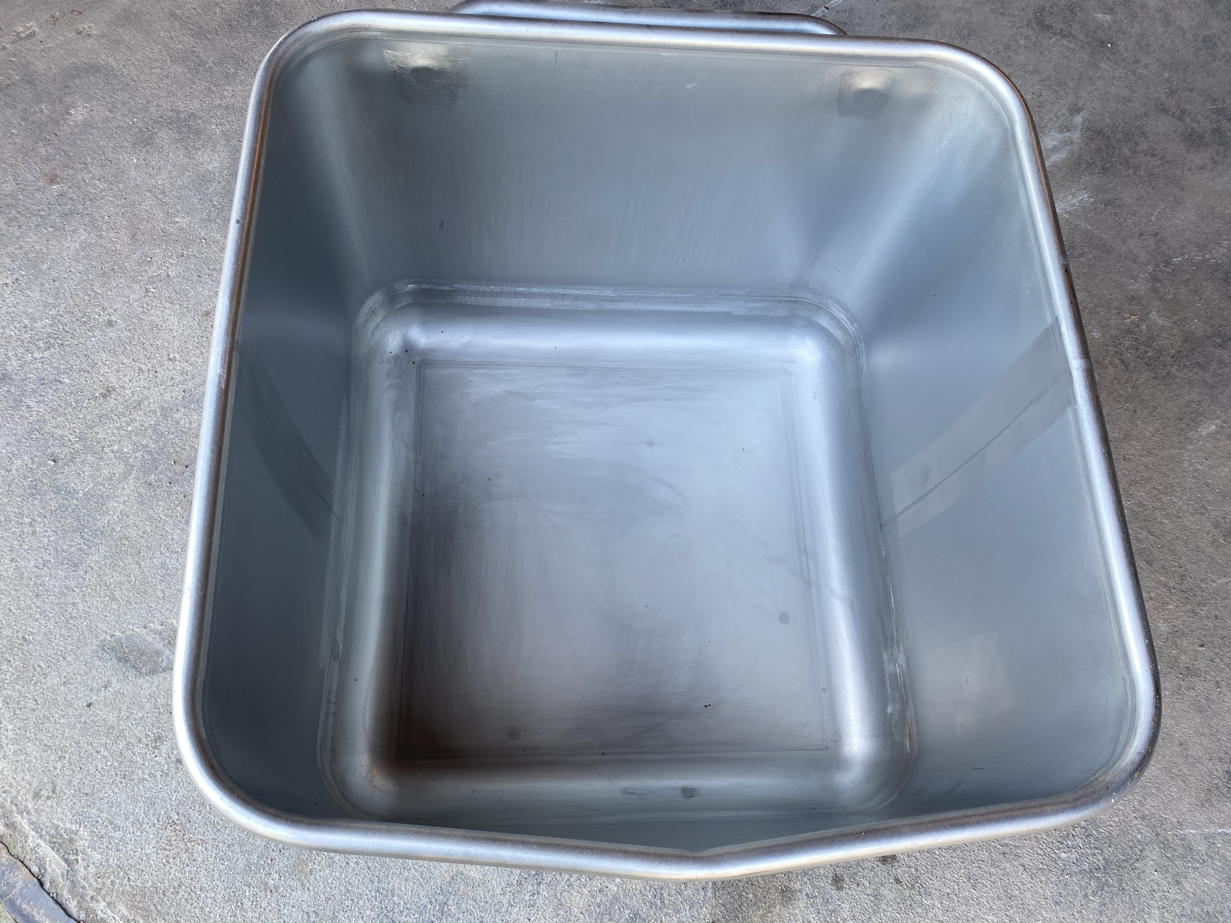 Begagnad Ny. Skänkvagn 200liter