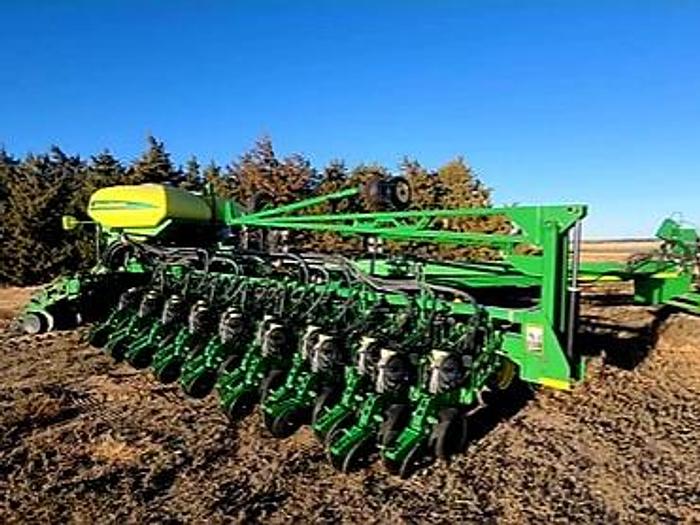 Used 2011 John Deere DB60 Planter - 47 Row 15