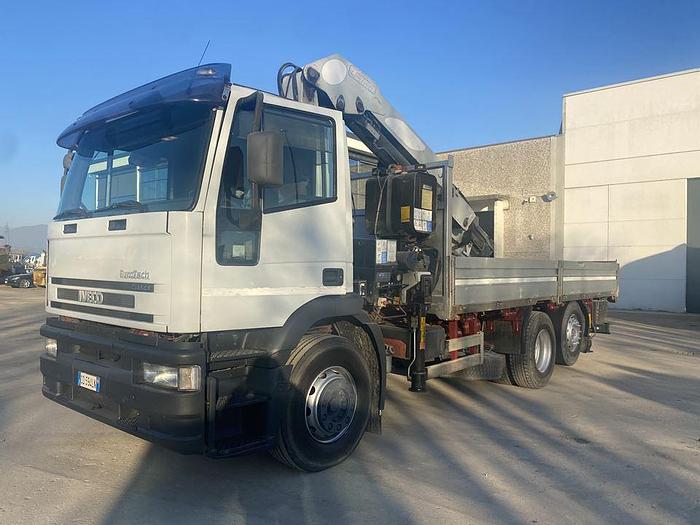 Usato 2002 iveco EUROTECH 260E28 CON GRU