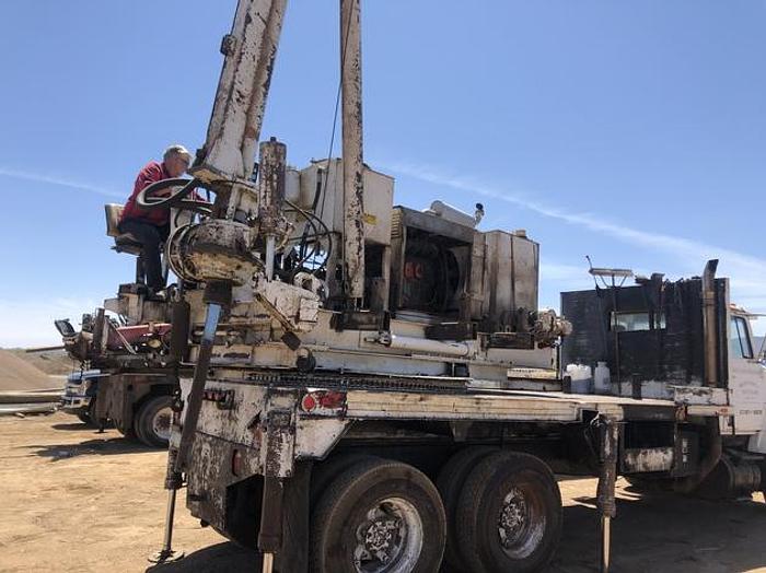 Used HB21242 Texoma 330 mounted on a 1985 Ford LT9000 Texoma 330