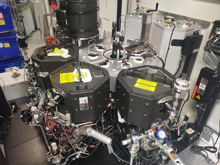 Used 1996 Applied Materials 5200 Centura Dry Etch Cluster Tool for