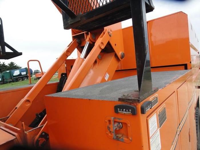 Used 2011 Versalift V0270E