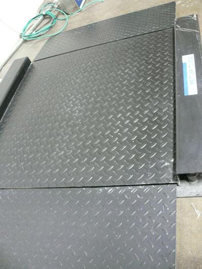 Used Mettler Toledo IND560 Harsh 500lb Scale Terminal w/ 30" x 38" Platform + Ramps