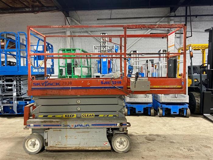 Used 2011 SKYJACK SJIII3219