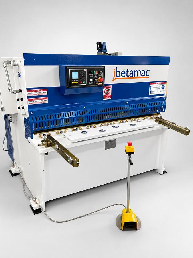CESOIA IBETAMAC MODELLO IB 1600X4 MM capacità di taglio 1550x4 PRONTA CONSEGNA