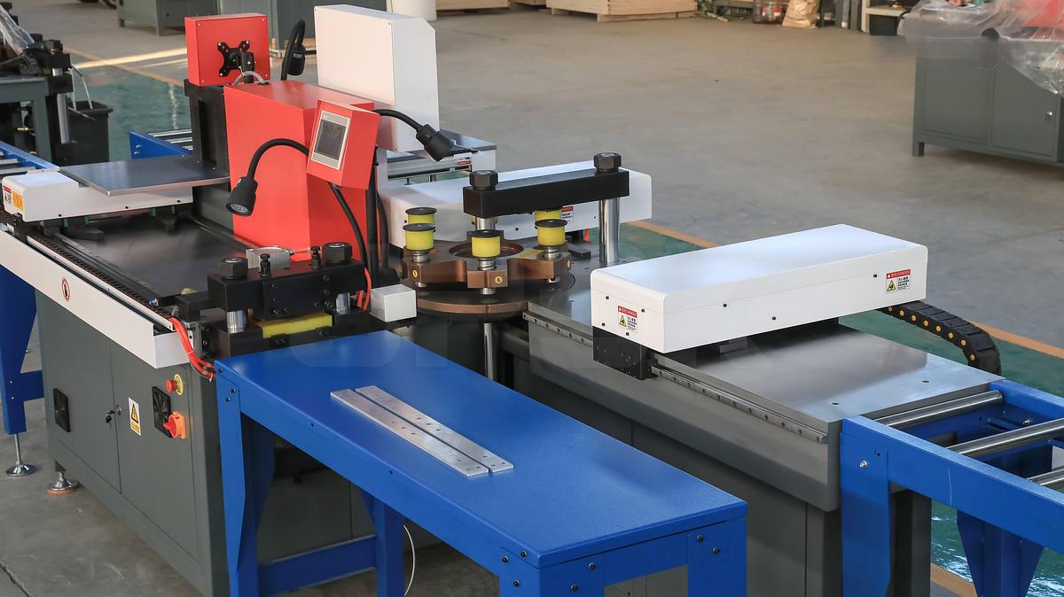 PUNZONATRICE CESOIA CNC PER BARRE IN RAME E ALLUMINIO IBETAMAC 500