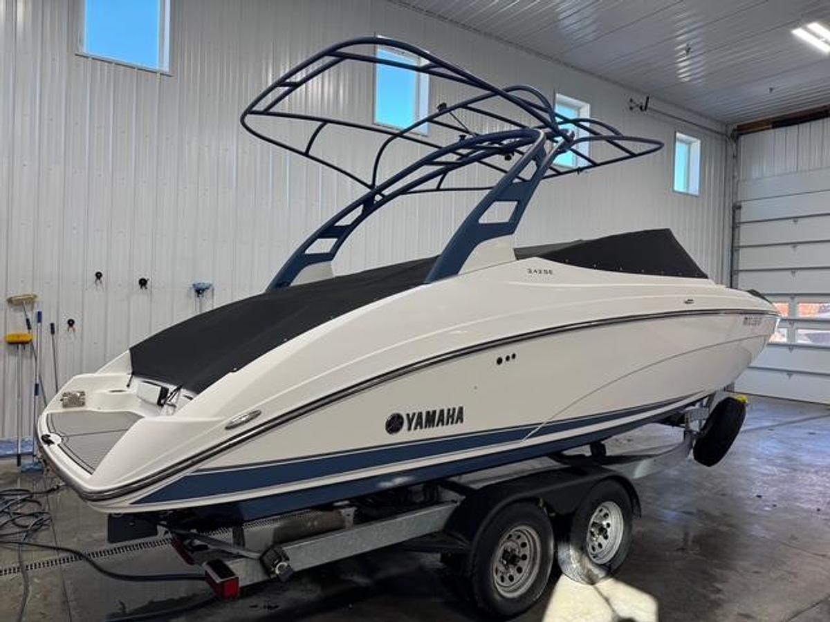 Used 2020 Yamaha 242SE