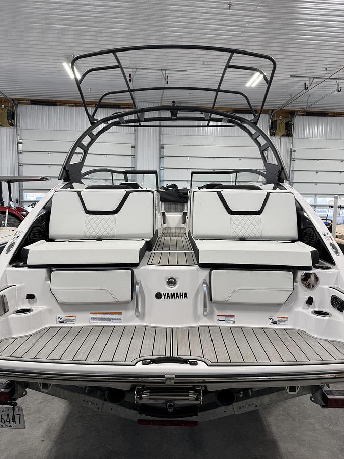 2025 Yamaha Boats 252SD