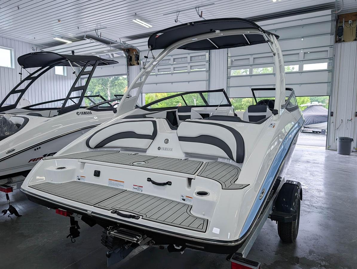 2025 Yamaha Boats 195S