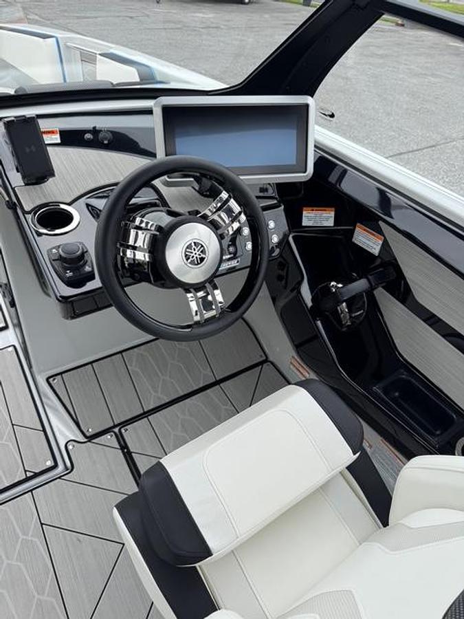 Used 2023 Yamaha Boats 222XD