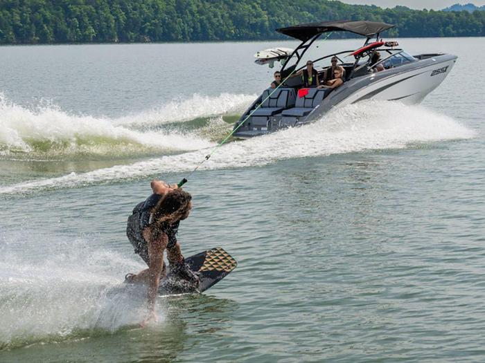 2025 Yamaha Boats 255XE