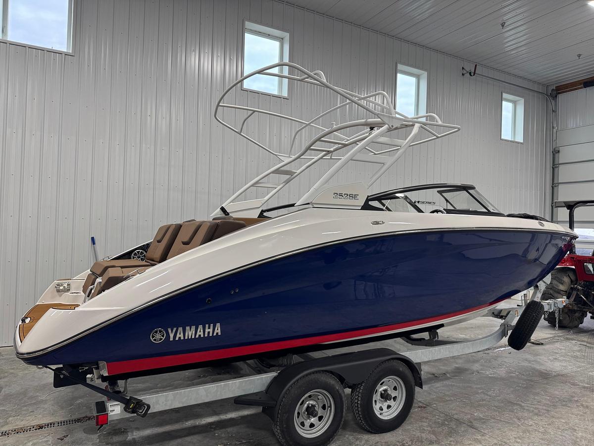 Used 2025 Yamaha 252SE